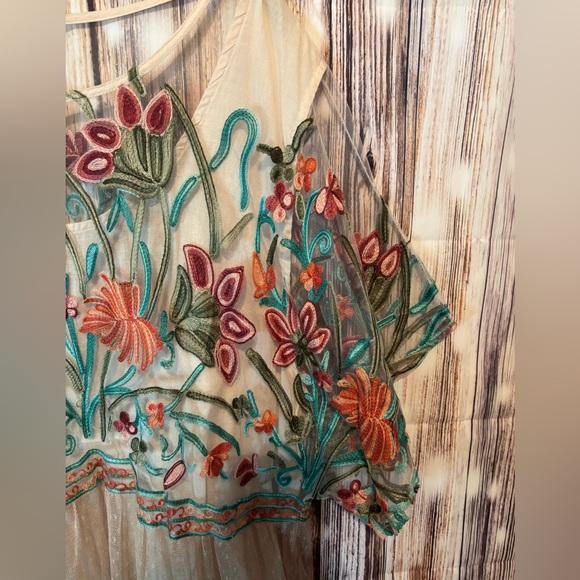 Embellished Short Sleeve Blouse - Picture 2 of 4